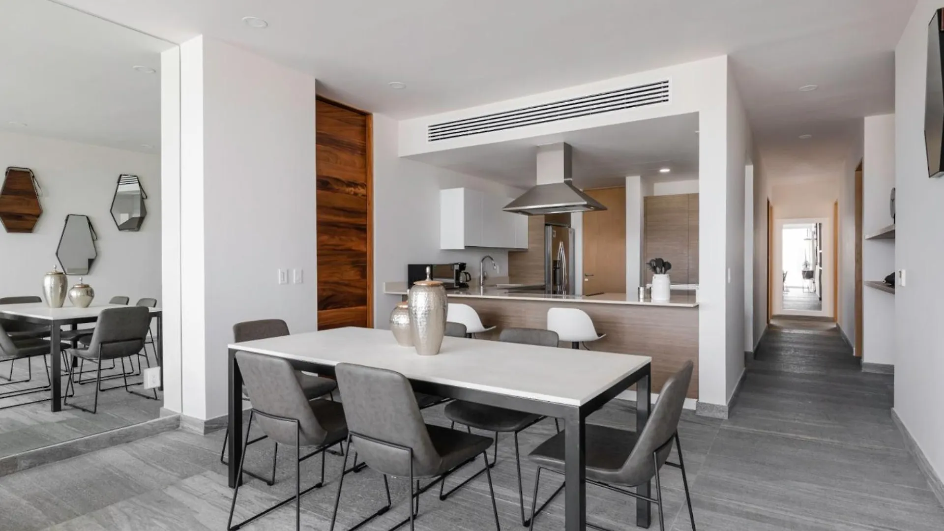 Luxurious 4Br Condo By The Beach - Rooftop Pool Cancun 0*,  Mexico