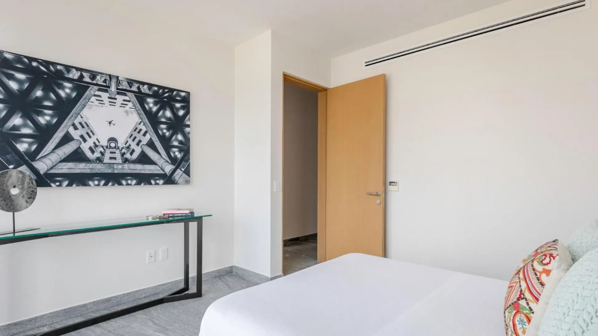Luxurious 4Br Condo By The Beach - Rooftop Pool Cancun 0*,  Mexico
